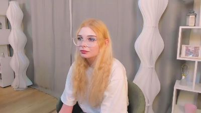 AleshaKasuboski live from France