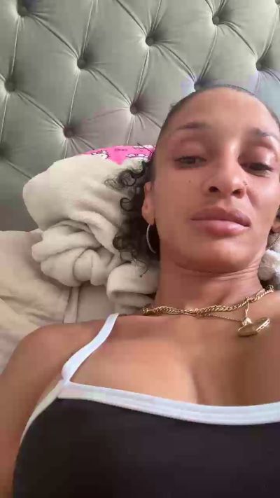 Alexi_Valentine live from United States