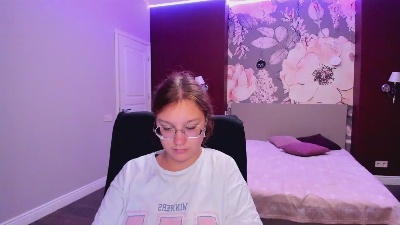 AngelinaLow live from United States