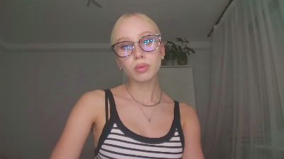 AnyaPeach live from Germany