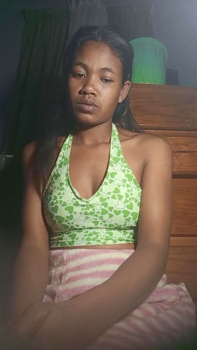 Carinahot02 live from Madagascar