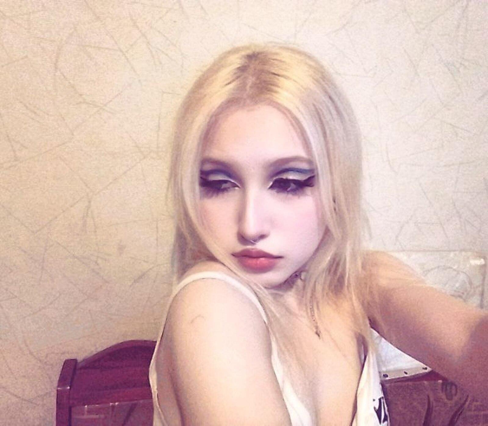 CharlenaLouras live from France