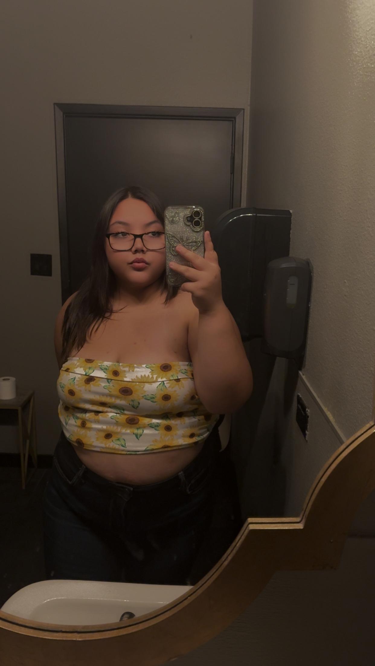 Chicklovers69 live from United States