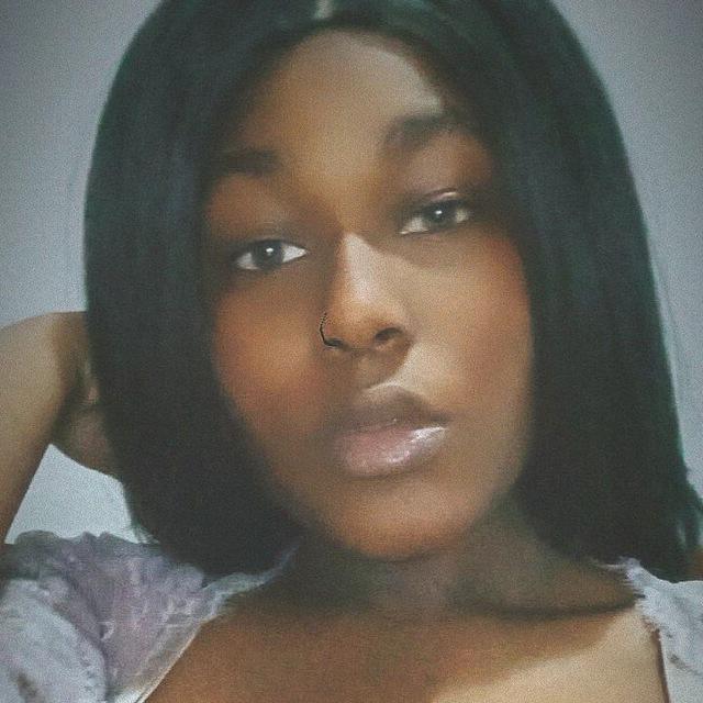 Cleopatra2807 live from Italy