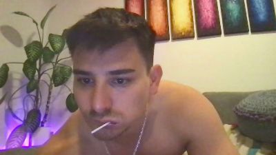 E1drian32_ live from Argentina