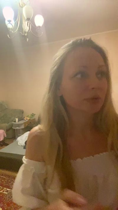 EmillyaW live from Netherlands