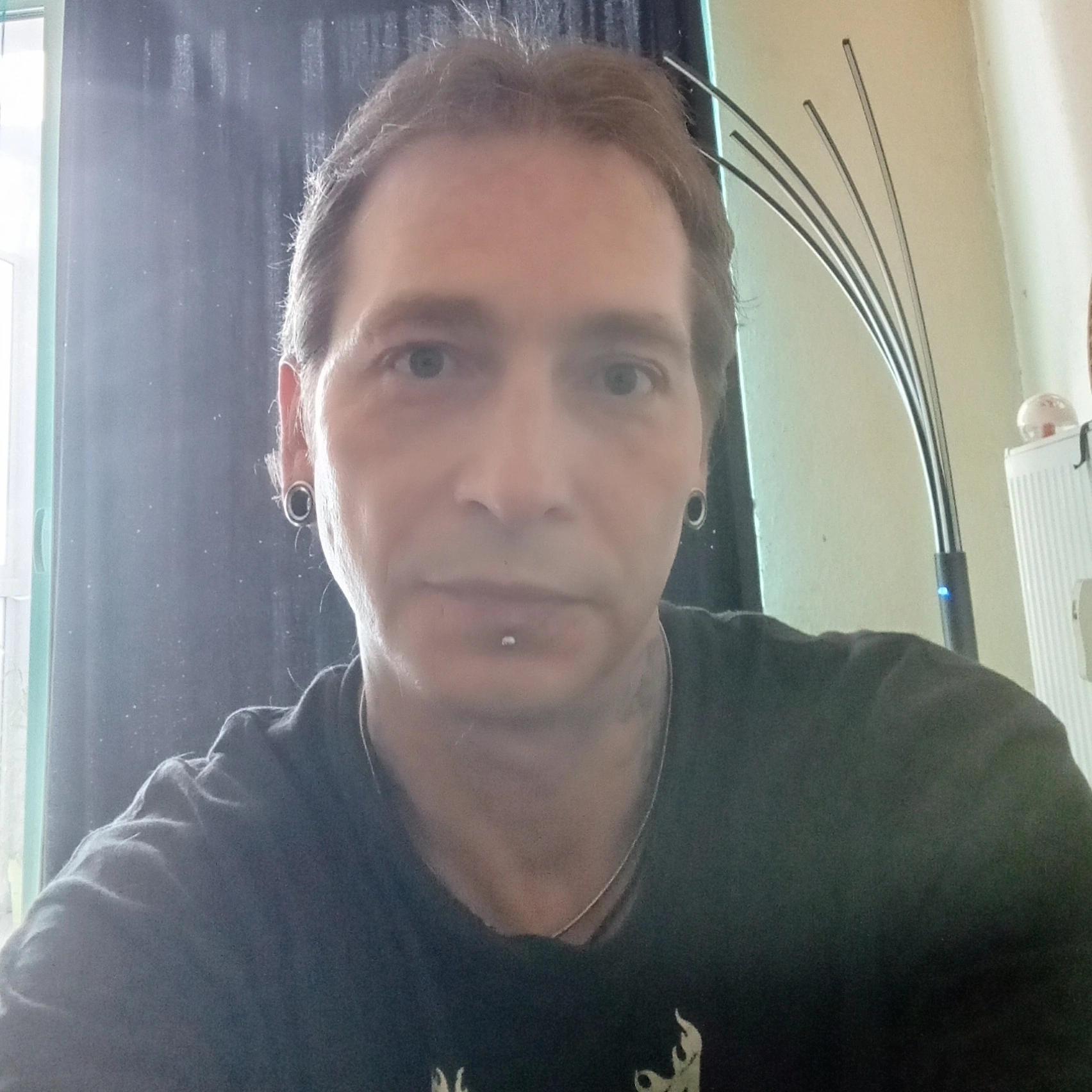 Enrico474 live from Germany