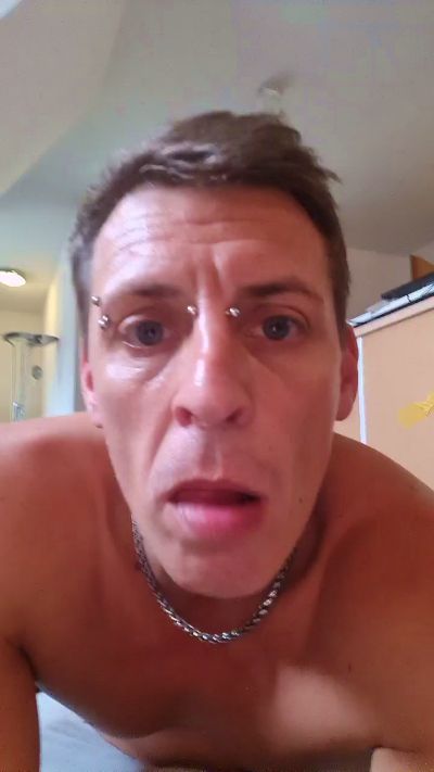 Eskalator198 live from Germany