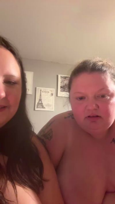 Flirtylescouple live from United States