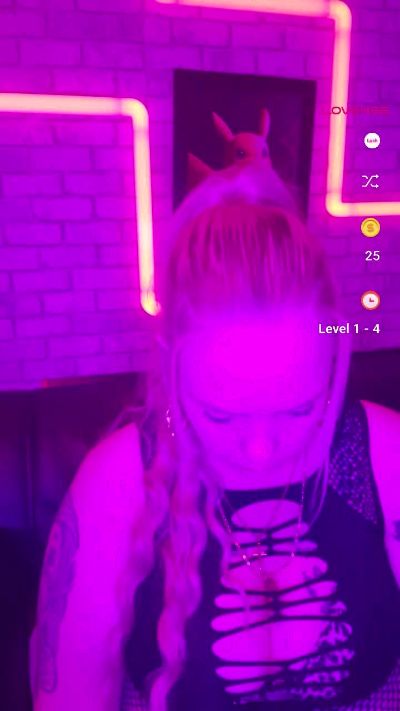 Gipsygirl1994 live from Netherlands