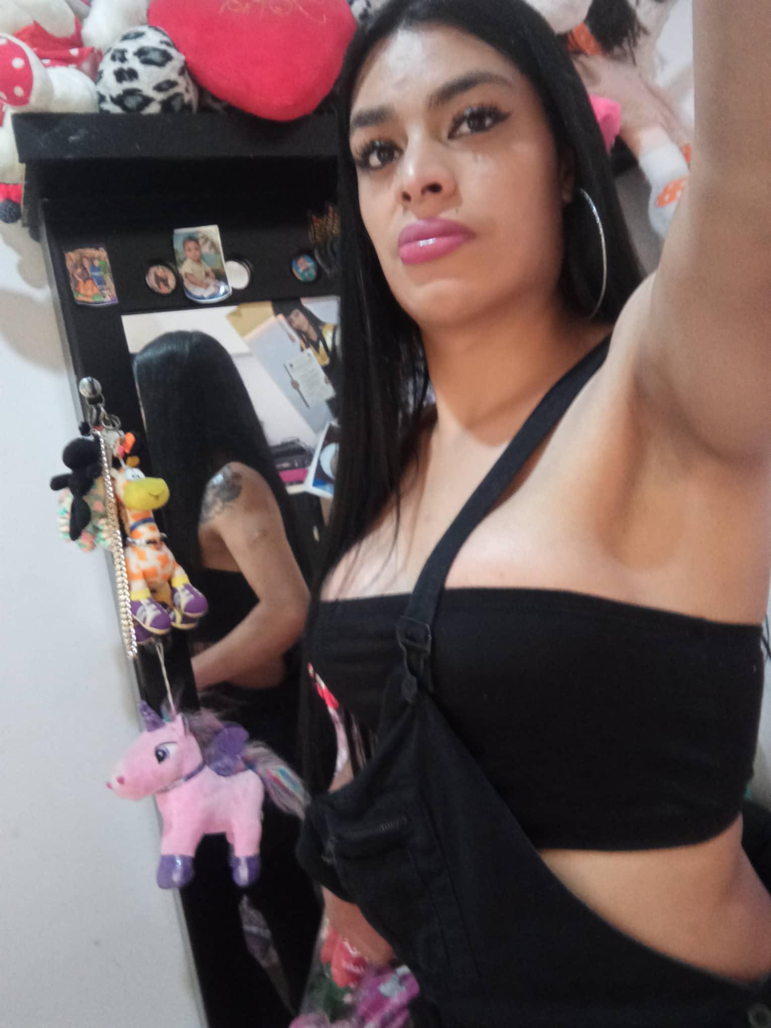 Golositha29 live from Colombia