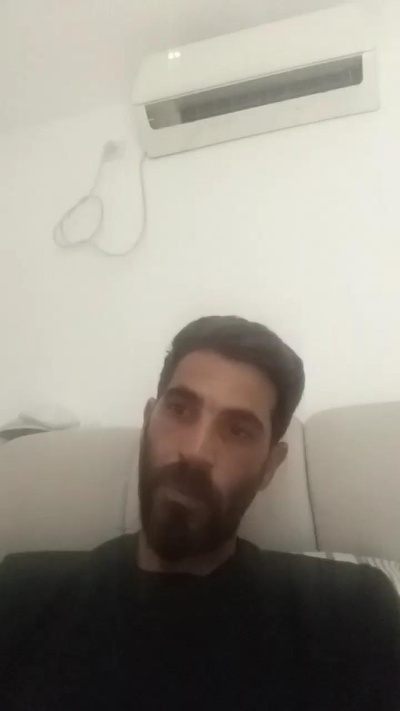 Hbkkfkfjdz2 live from Italy