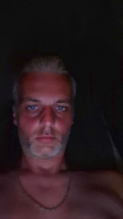 JSlave1992 live from Netherlands
