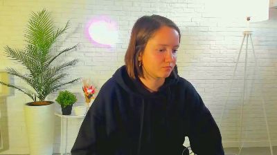 JesseniaBarach live from United States