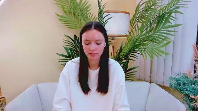 KyleeIsby live from France