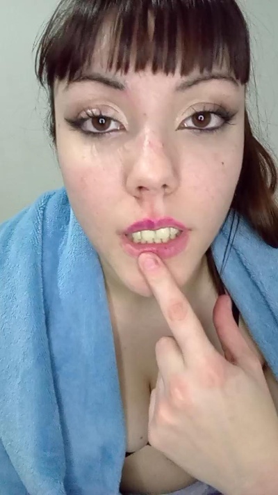 Lara_99_ live from Argentina
