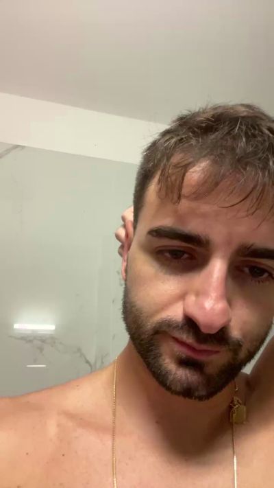 Leo0705 live from Italy