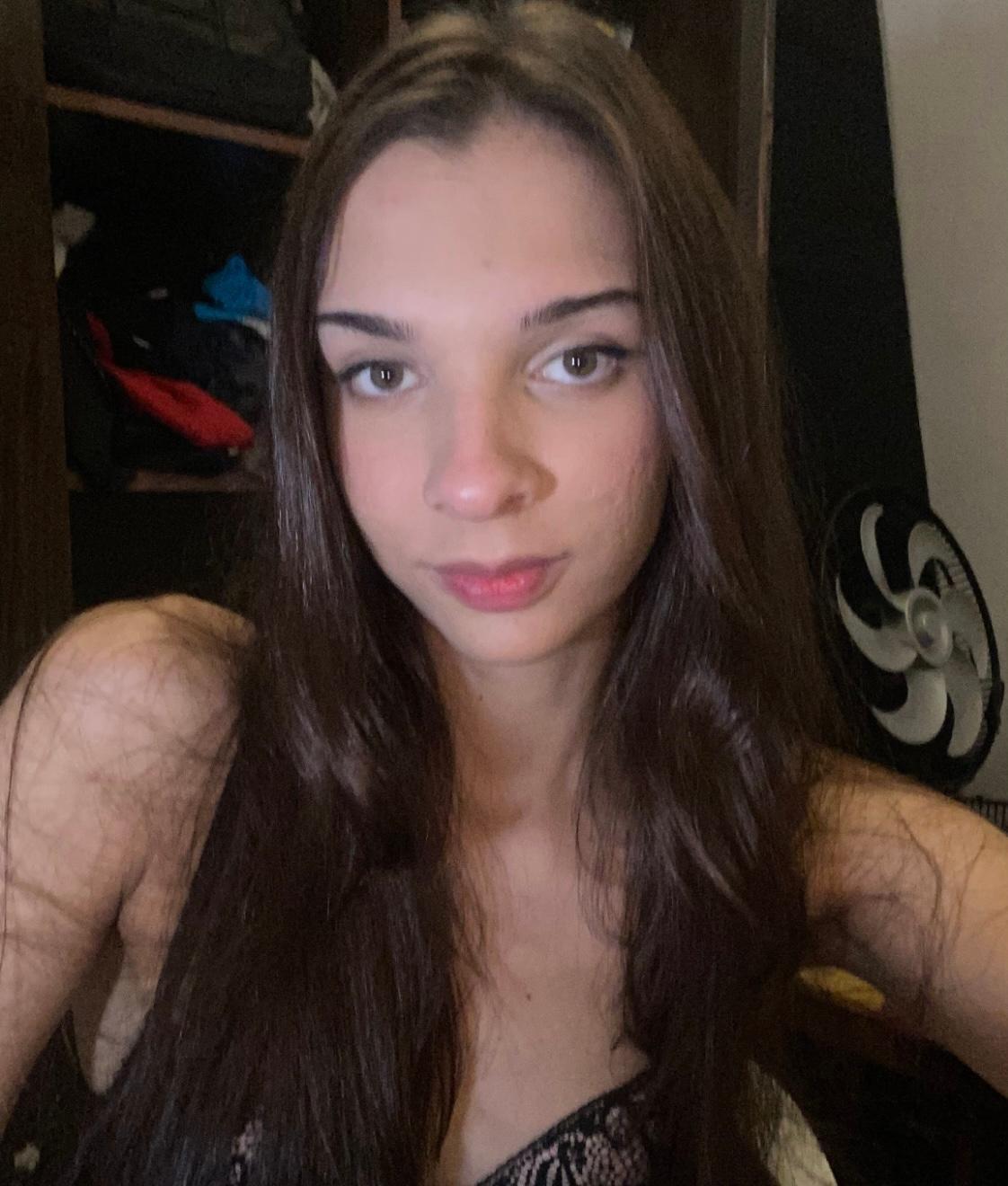Lizaquiin live from Brazil