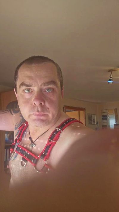 Locked_slave44 live from Germany