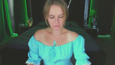 MaribelRiverr live from United States