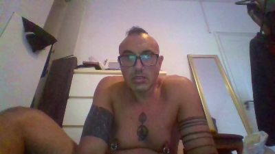 MaxwellHammer live from United Kingdom