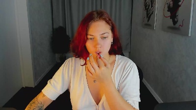 Maybe_Mia live from France