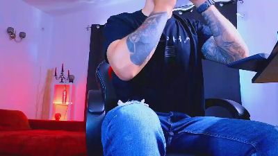 MightyAaronX live from United States