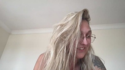 Miss_Country live from United Kingdom