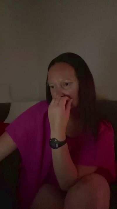 Nadine1990 live from Germany