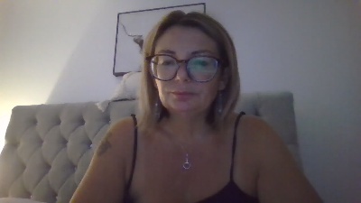 Naughty_Nicx live from United Kingdom