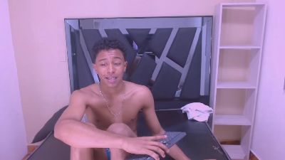 Rocco_Grey live from United States