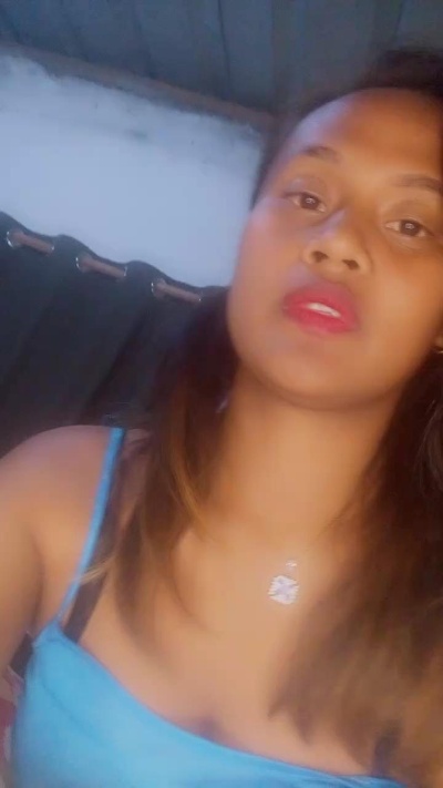 Sharonne07 live from Madagascar