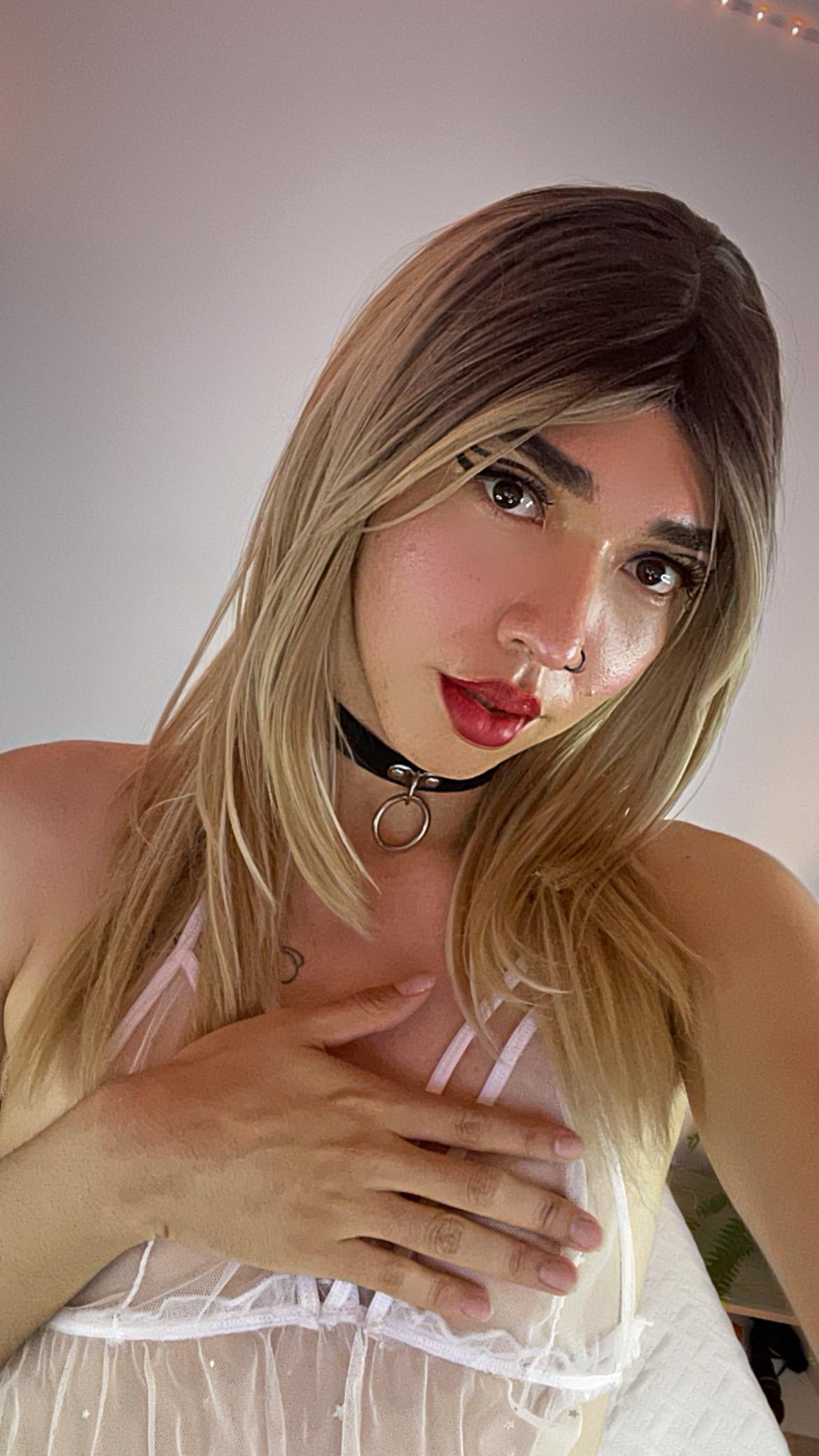 Sofi_elfqueen live from Colombia