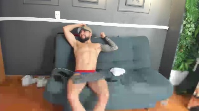 Studs_Hunk live from Colombia