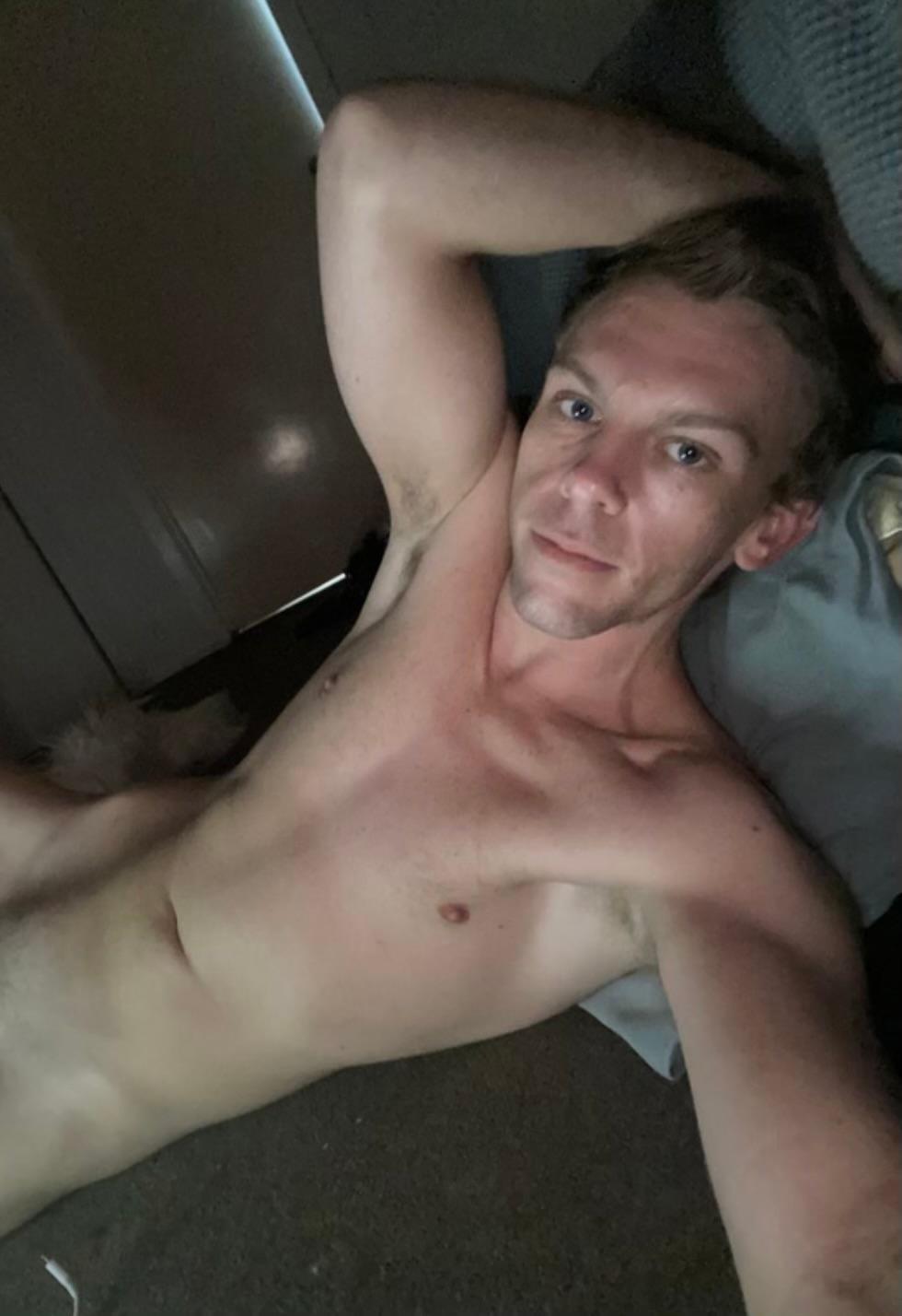 ausguy_hot live from Australia