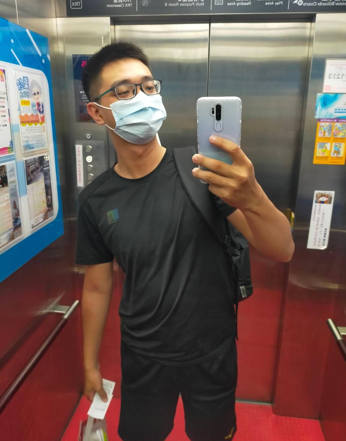 holy70656 live from Taiwan