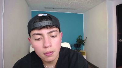 ithan__ live from Colombia