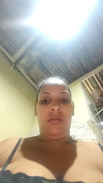 laryynife1 live from Brazil