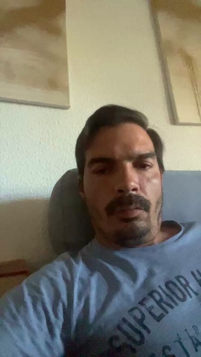 luis00es live from Spain