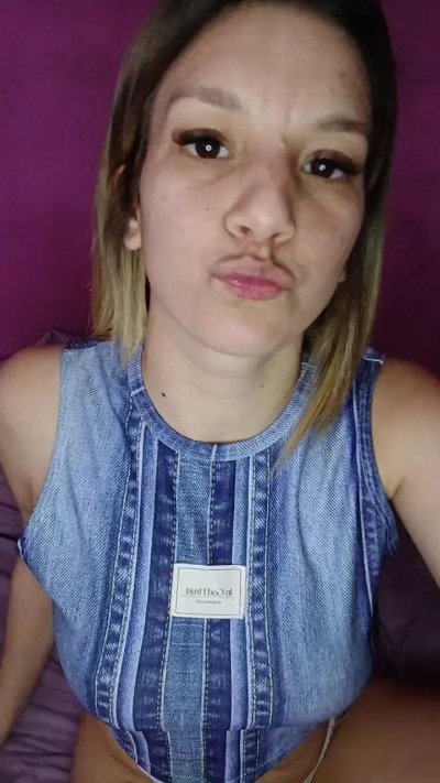nicolee_21 live from Argentina