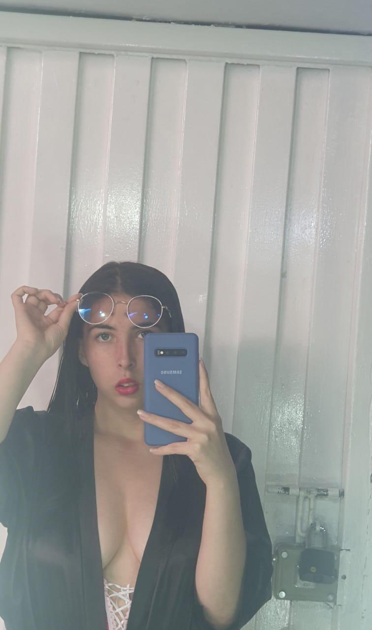 sophiieelee live from Colombia