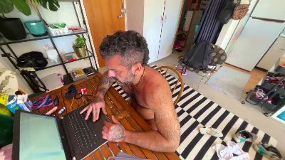 sydneysucker live from Australia